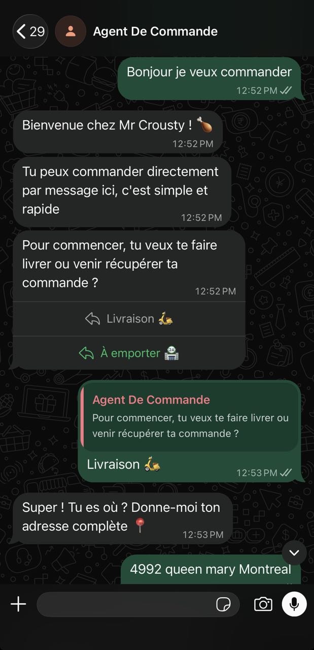 Conversation WhatsApp entre un client et un restaurant : l'agent IA accueille, propose livraison ou cueillette avec des boutons, puis demande l'adresse — agent de commande Teza Solutions.